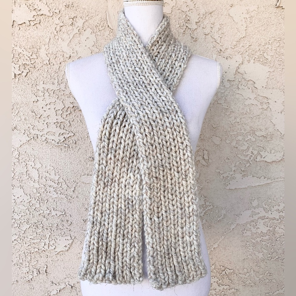 Handmade Wool-blend scarf - Picture 2 of 3